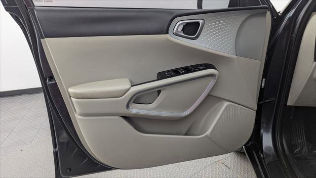 Used 2020 Kia Soul LX image 13