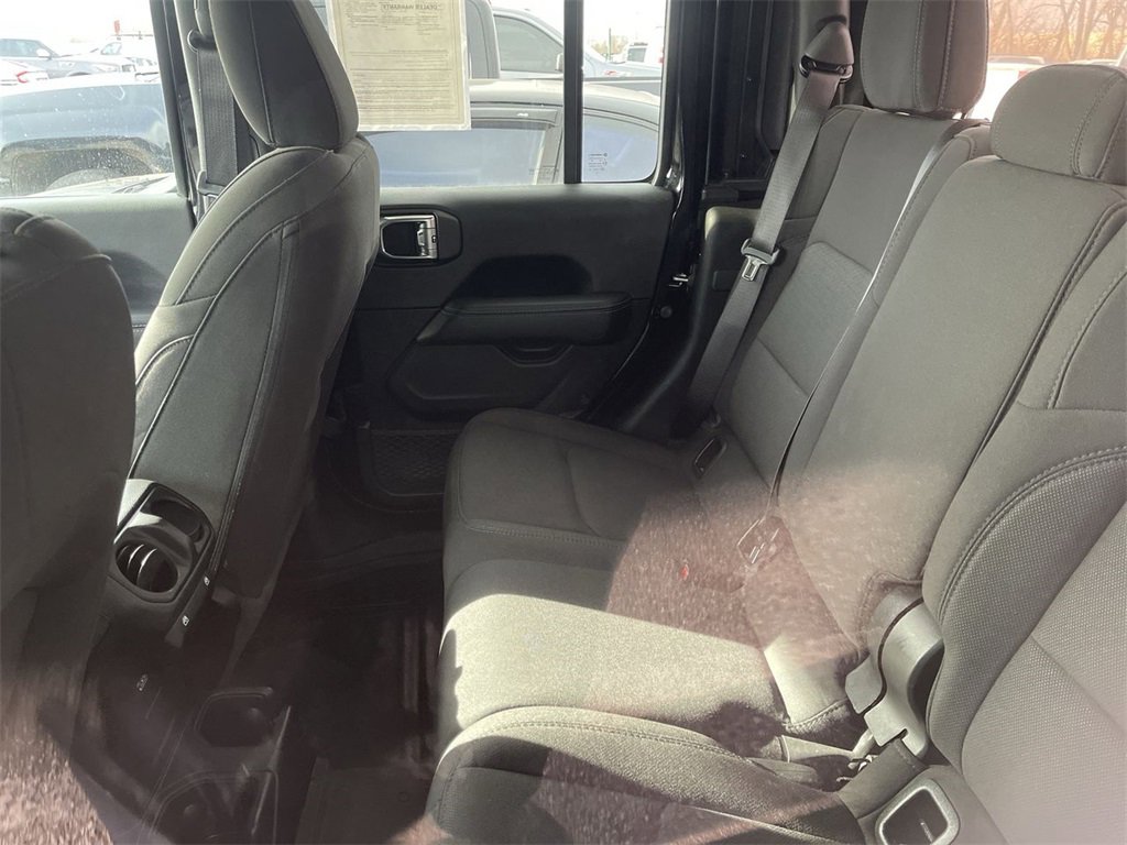 Used 2022 Jeep Gladiator Overland w/ Cold Weather Group image 5