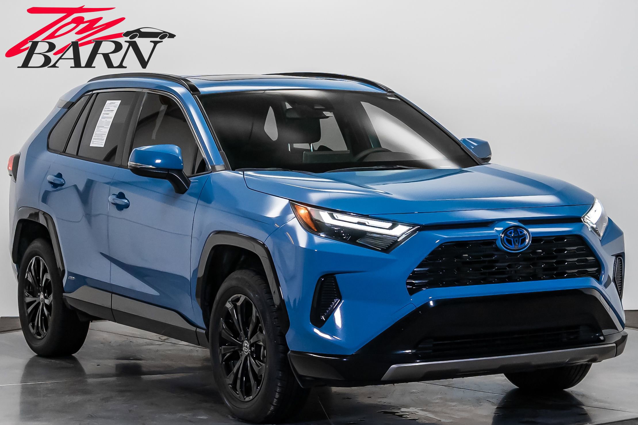 Used 2023 Toyota RAV4 SE w/ Convenience Package image 7