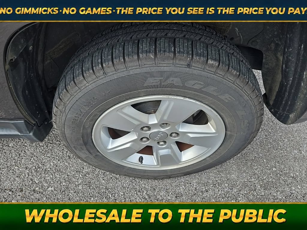 Used 2015 Jeep Compass Latitude FWD image 11