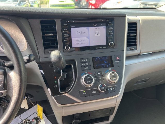 Used 2020 Toyota Sienna LE image 10