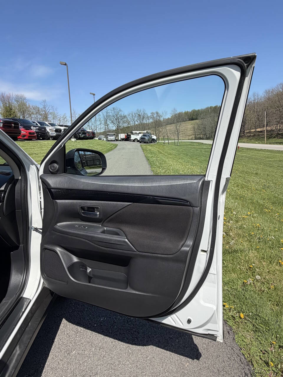 Used 2020 Mitsubishi Outlander ES AWD/4WD image 35