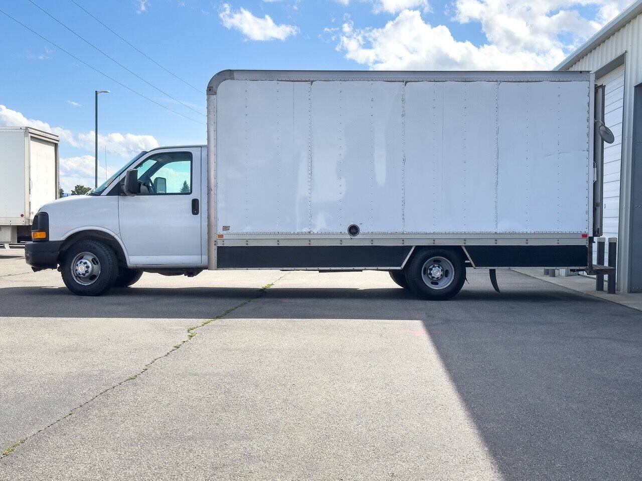 Used 2011 Chevrolet Express 3500 Extended RWD image 10