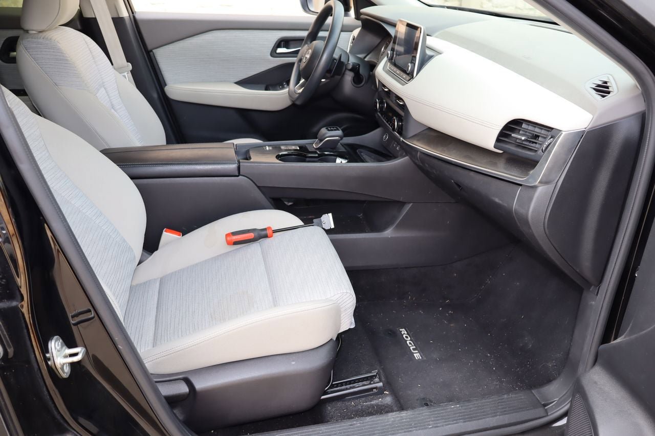 Used 2023 Nissan Rogue SV FWD image 16