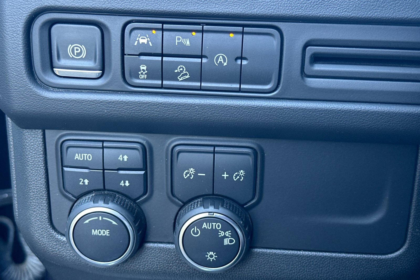 Used 2024 Chevrolet Suburban Z71 image 41