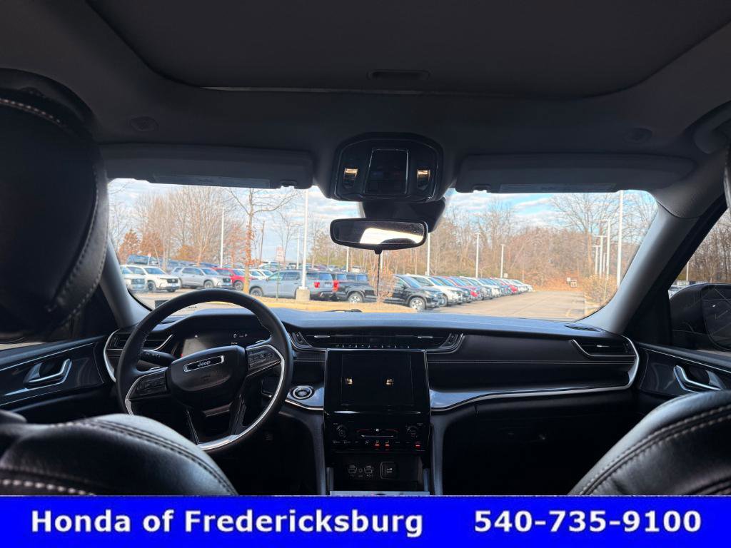 Used 2023 Jeep Grand Cherokee Laredo image 45