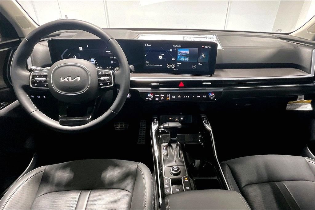Used 2025 Kia Sorento SX FWD image 6