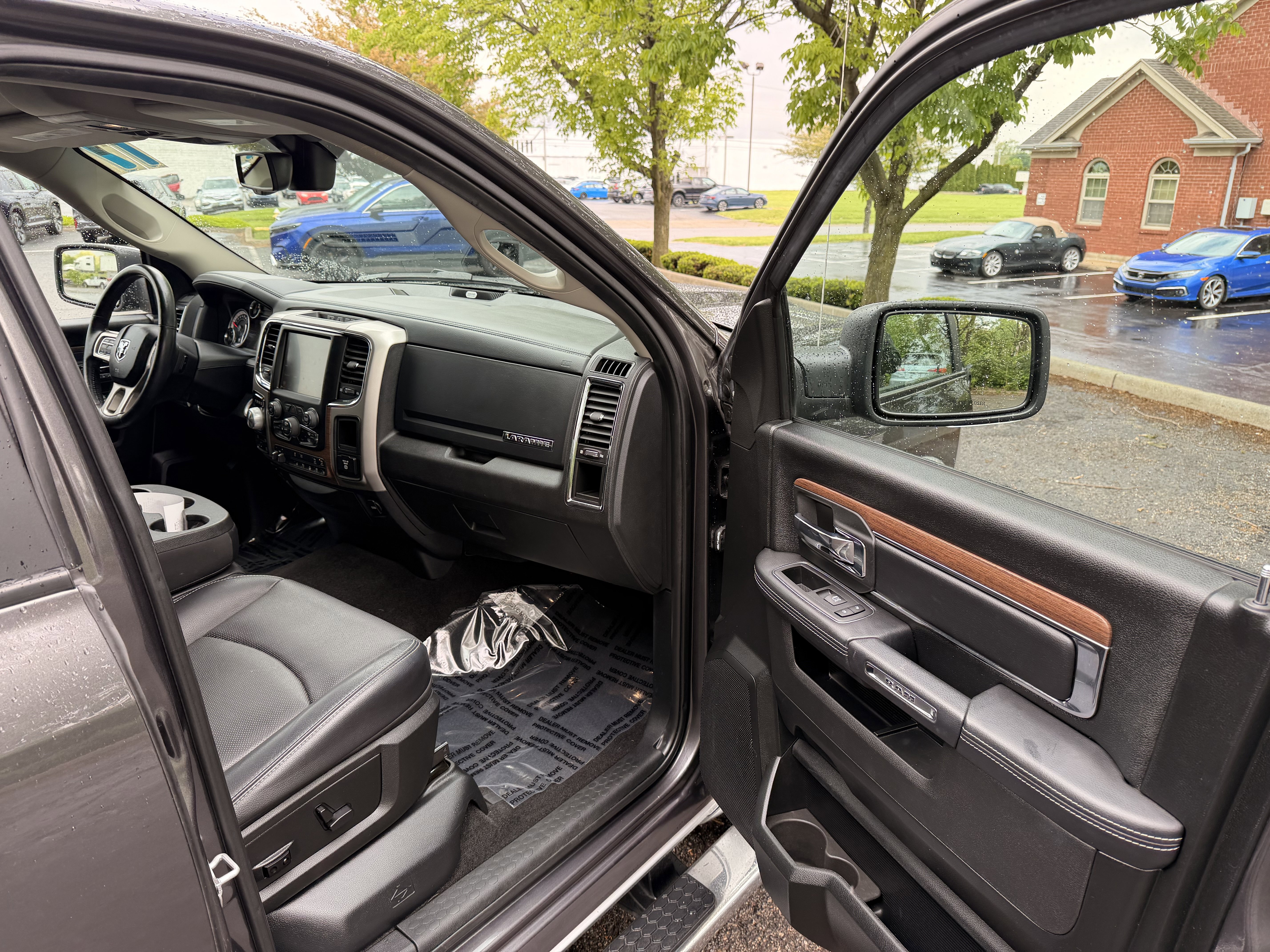 Used 2017 RAM 1500 Laramie w/ Convenience Group AWD/4WD image 14