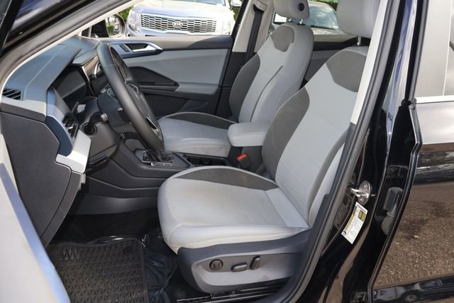 Certified 2022 Volkswagen Taos SE image 13