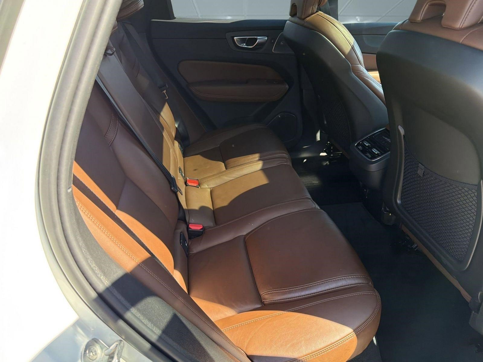 Certified 2024 Volvo XC60 B5 Ultimate w/ Protection Package Premier image 29