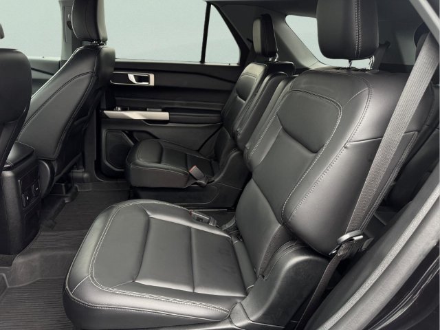 Used 2023 Ford Explorer XLT w/ Equipment Group 202A AWD/4WD image 15