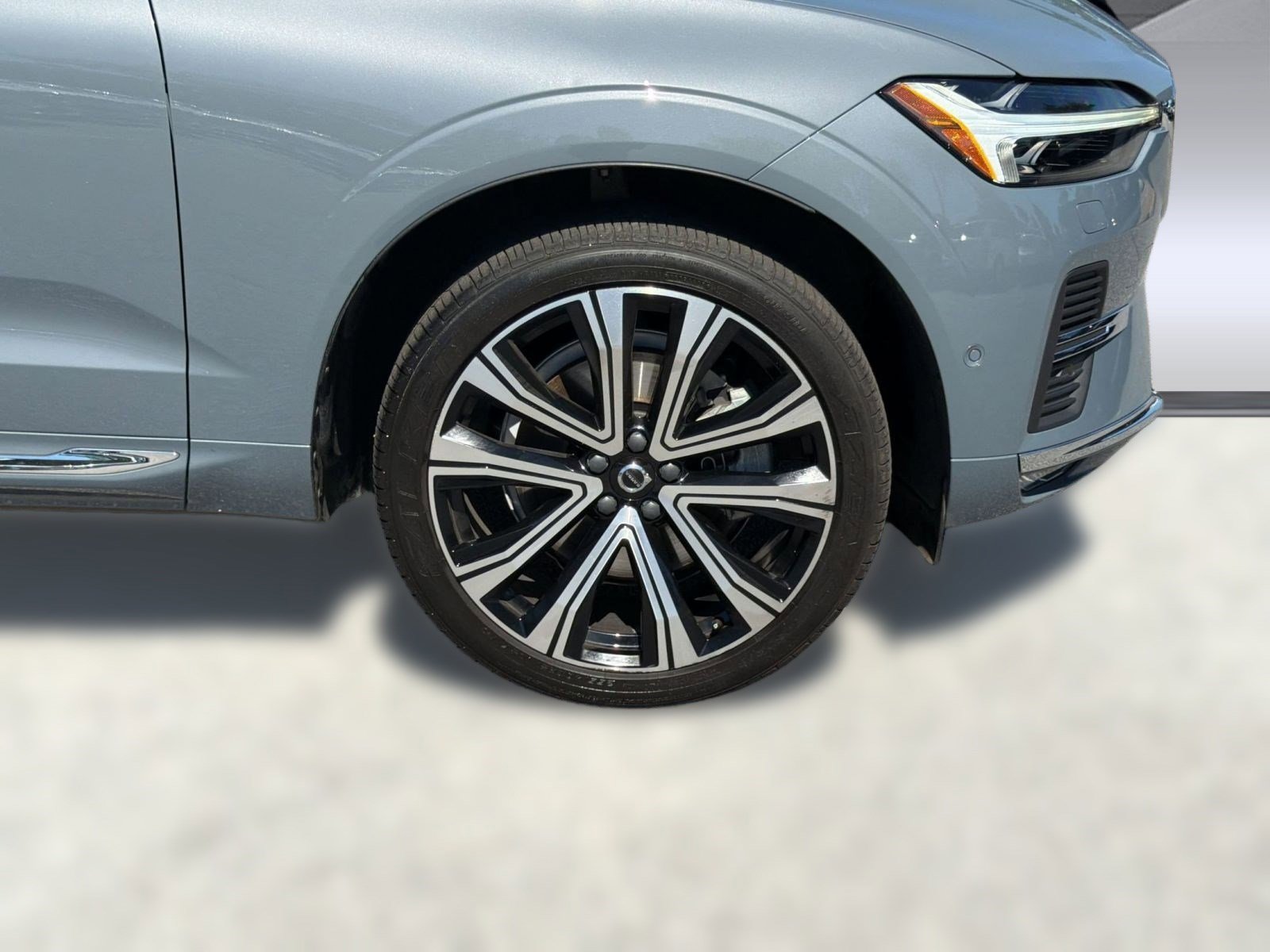 Certified 2023 Volvo XC60 B5 Ultimate AWD/4WD image 12