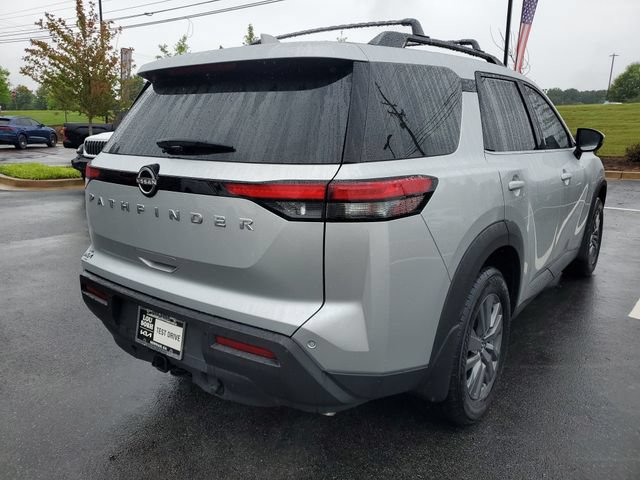 Used 2025 Nissan Pathfinder SV w/ SV Premium Package FWD image 3