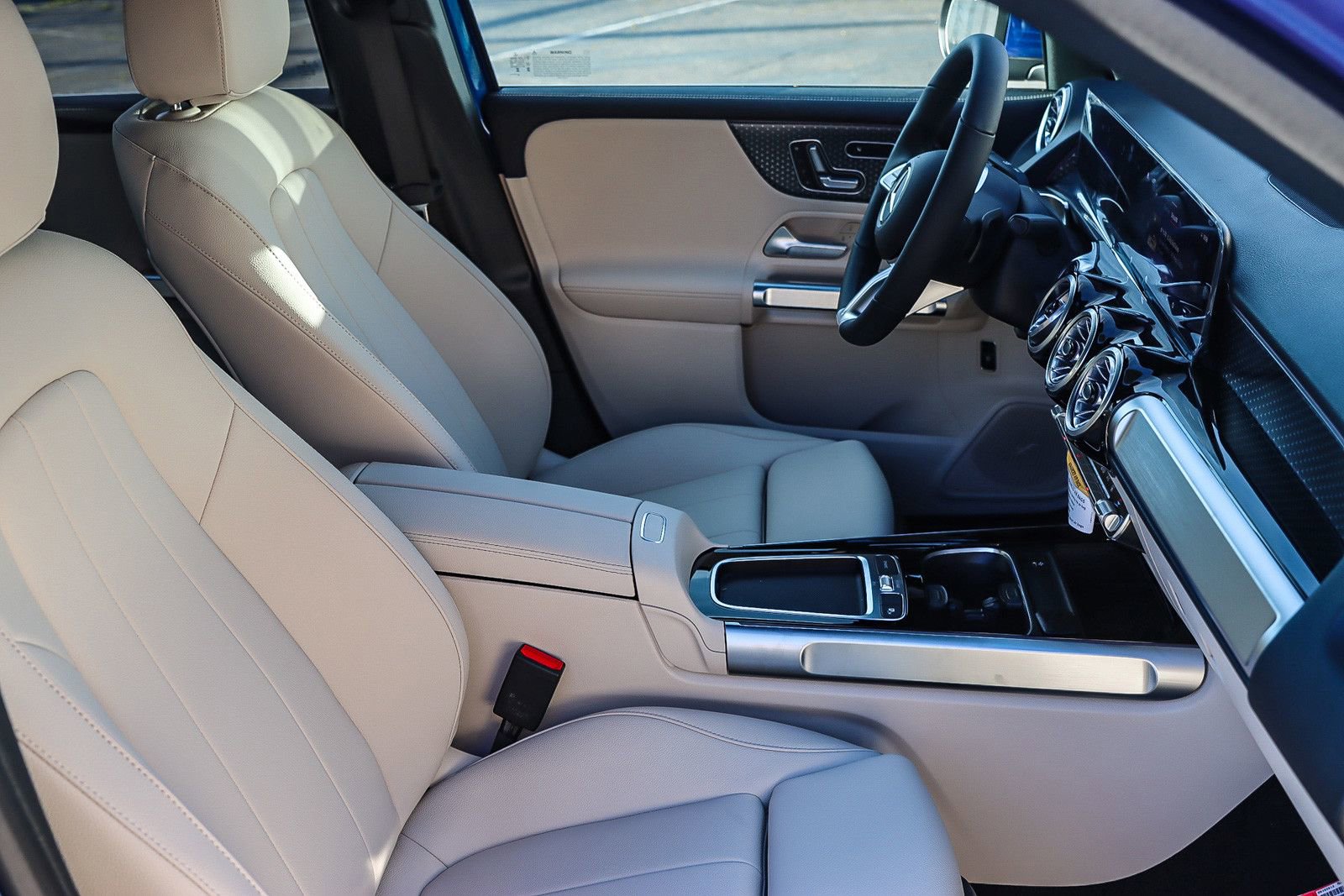 Used 2024 Mercedes-Benz EQB 300 4MATIC image 16