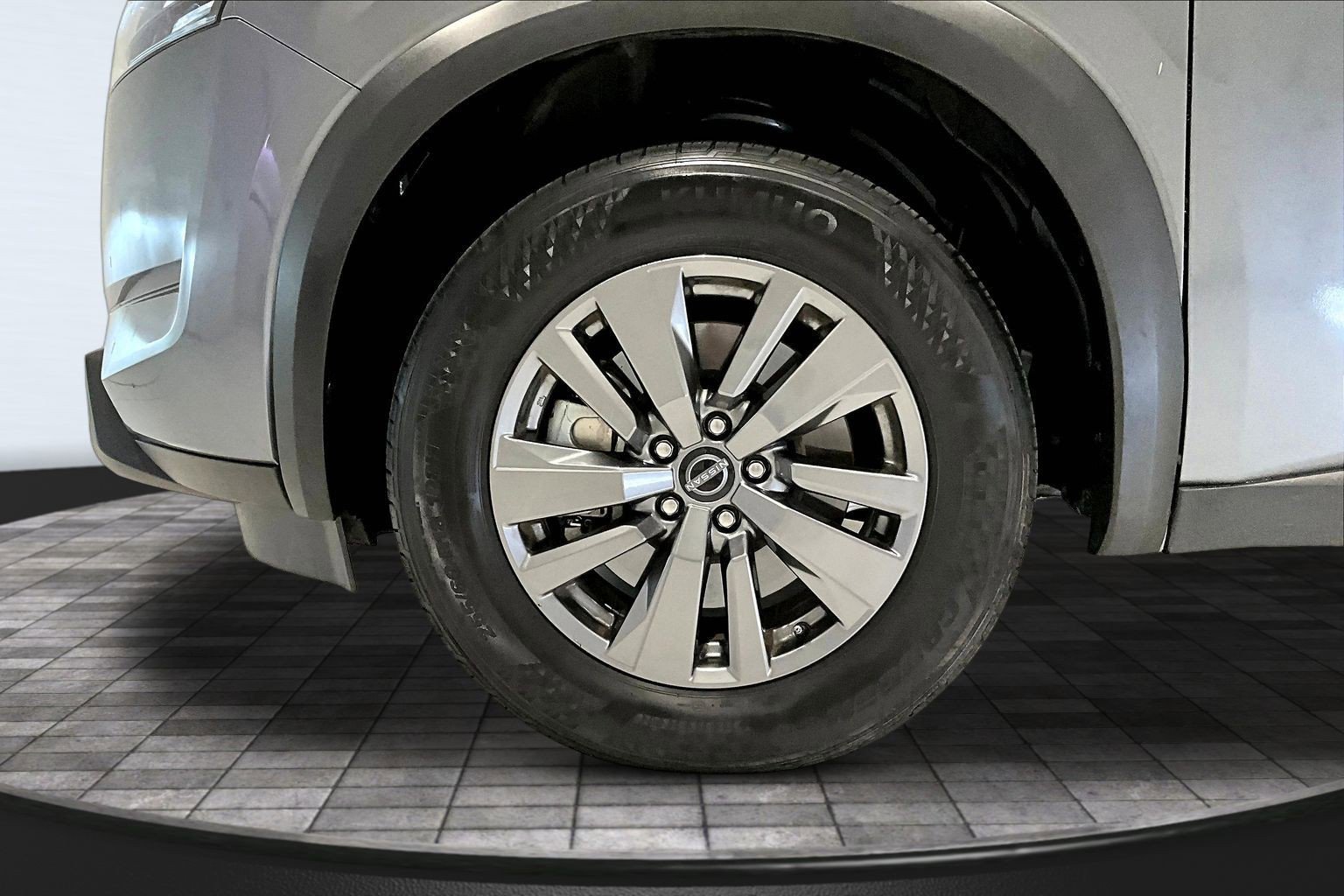 Used 2025 Nissan Pathfinder SV FWD image 33