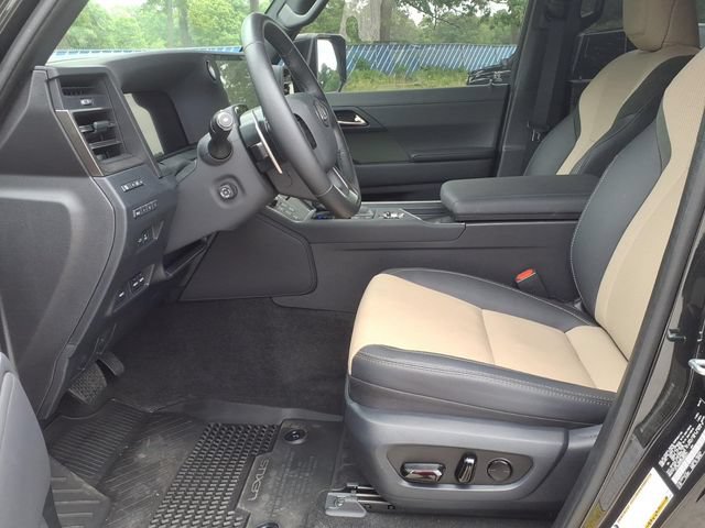 Used 2025 Lexus GX 550 AWD/4WD image 23