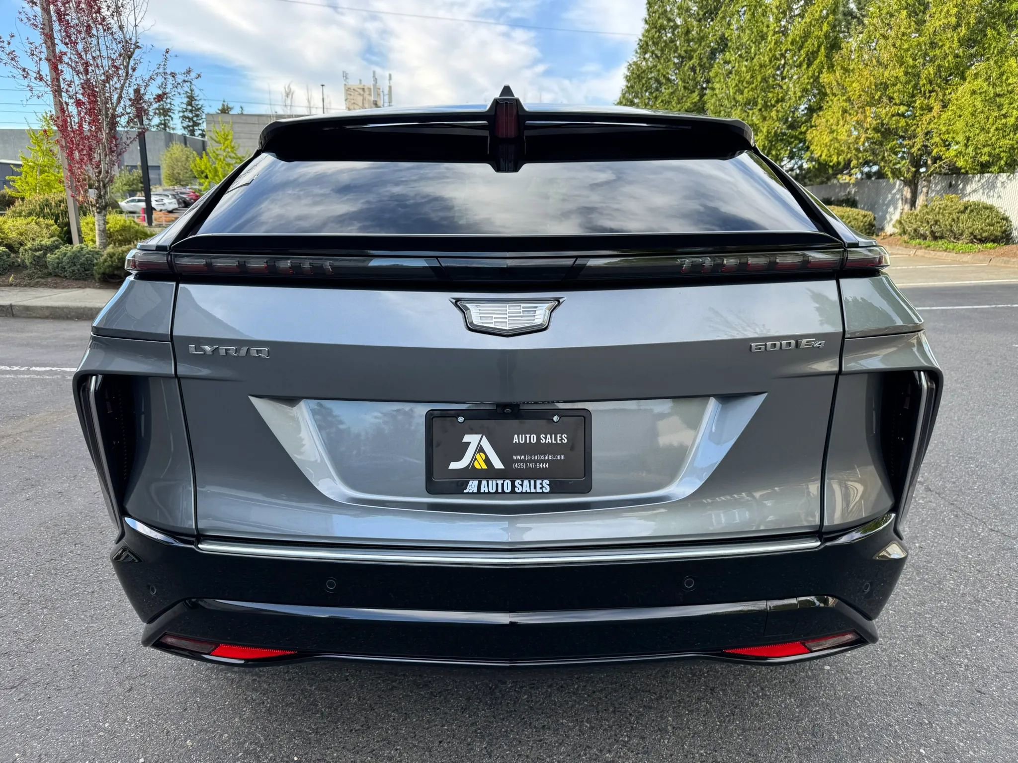 Used 2023 Cadillac Lyriq AWD image 9