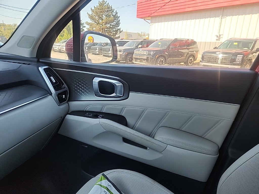 Used 2023 Kia Sorento SX Prestige w/ Panoramic Sunroof Package AWD/4WD image 3