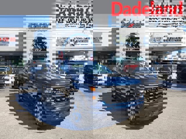 Used 2023 Chevrolet Silverado 1500 Custom image 1