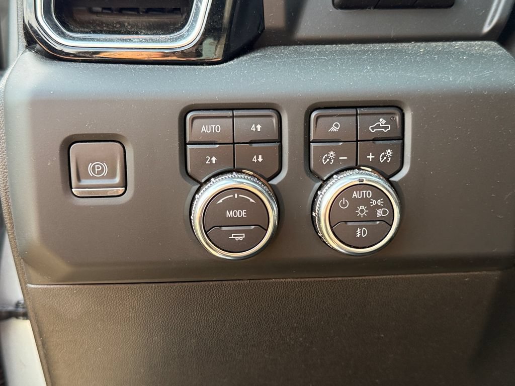 Used 2024 GMC Sierra 3500 Denali w/ Denali Reserve Package AWD/4WD image 19