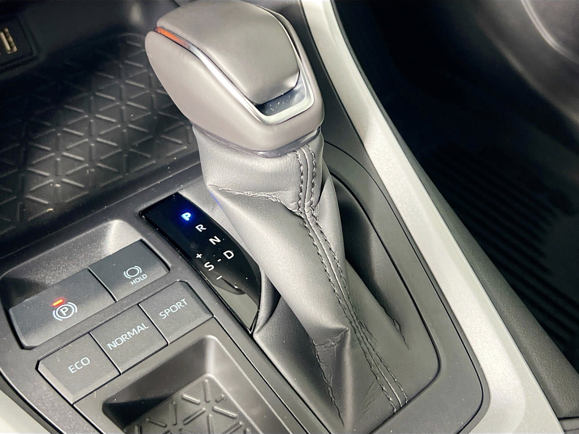 Used 2025 Toyota RAV4 XLE Premium image 25