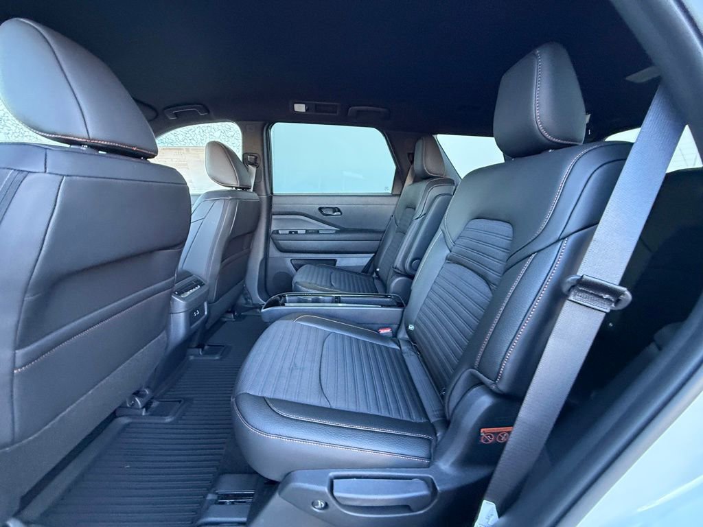 New 2025 Nissan Pathfinder Rock Creek image 18
