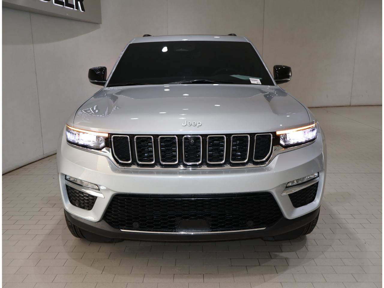 Used 2025 Jeep Grand Cherokee Limited w/ Luxury Tech Group II RWD image 9