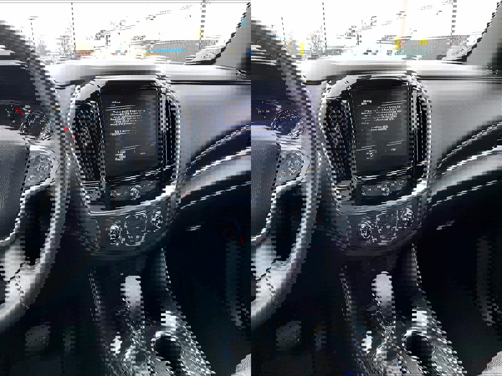 Used 2023 Chevrolet Traverse LT image 18