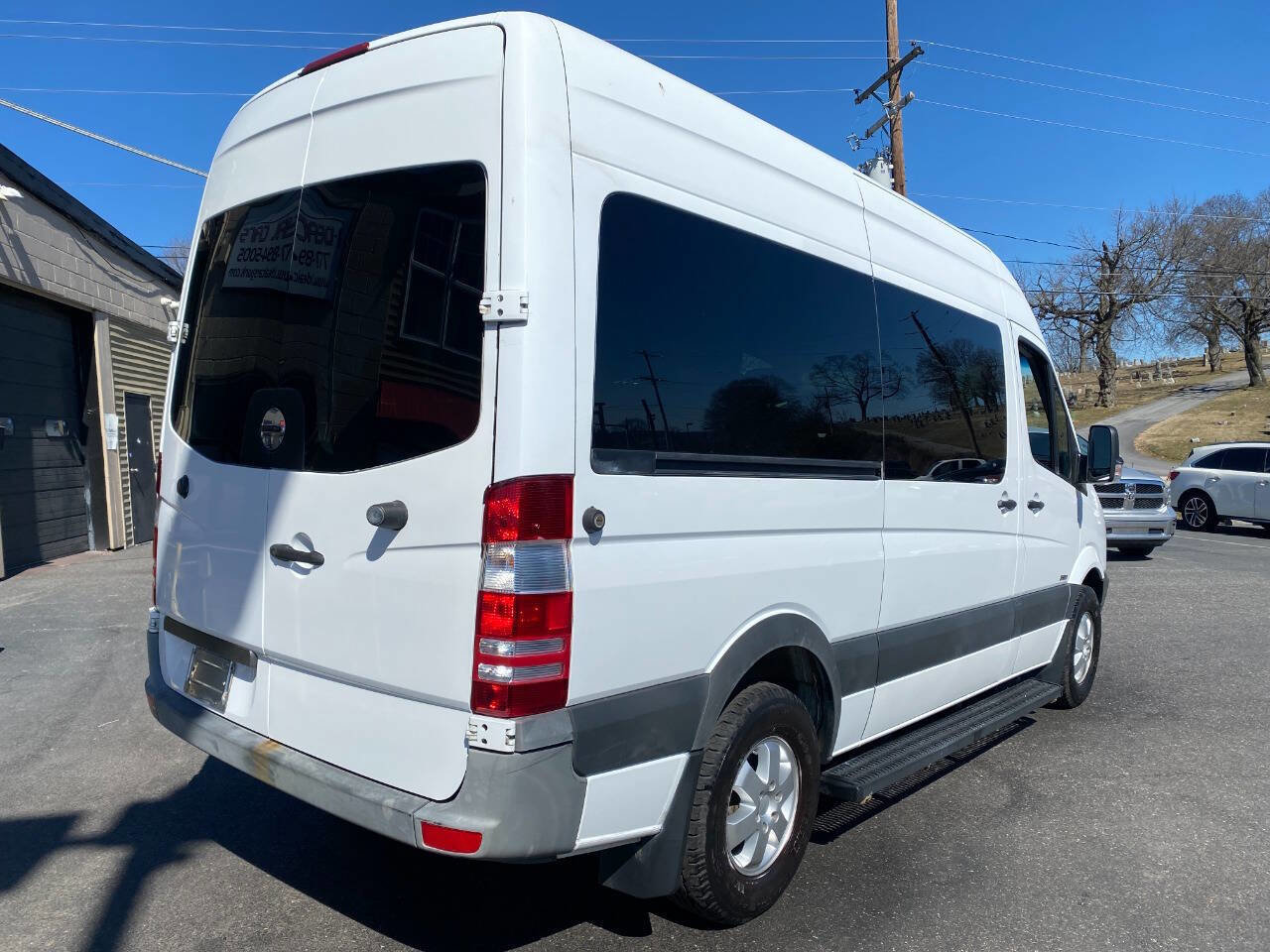 Used 2010 Freightliner Sprinter 2500 image 3