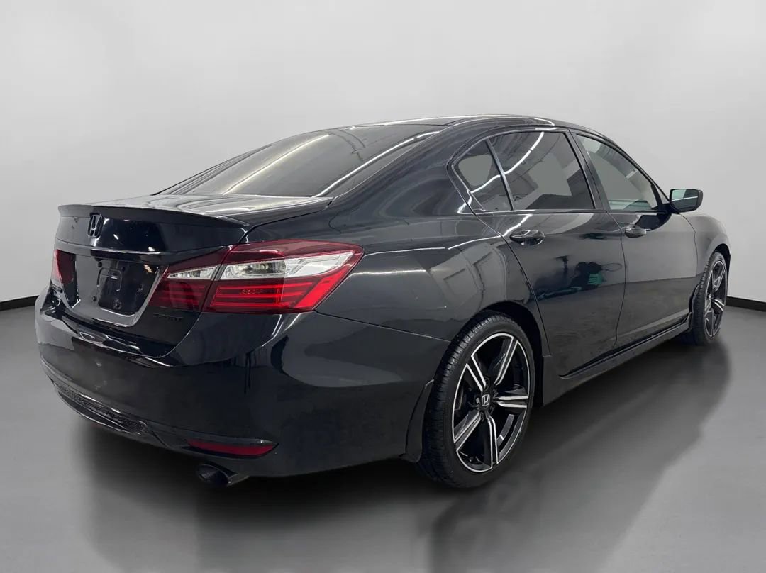 Used 2017 Honda Accord Sport image 10