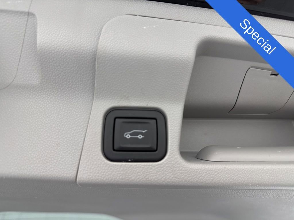 Used 2023 GMC Acadia SLT w/ Technology Package FWD image 12