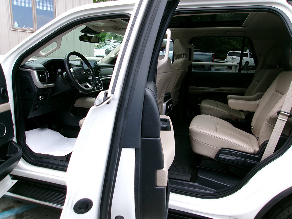 Used 2022 Ford Expedition XLT AWD/4WD image 16