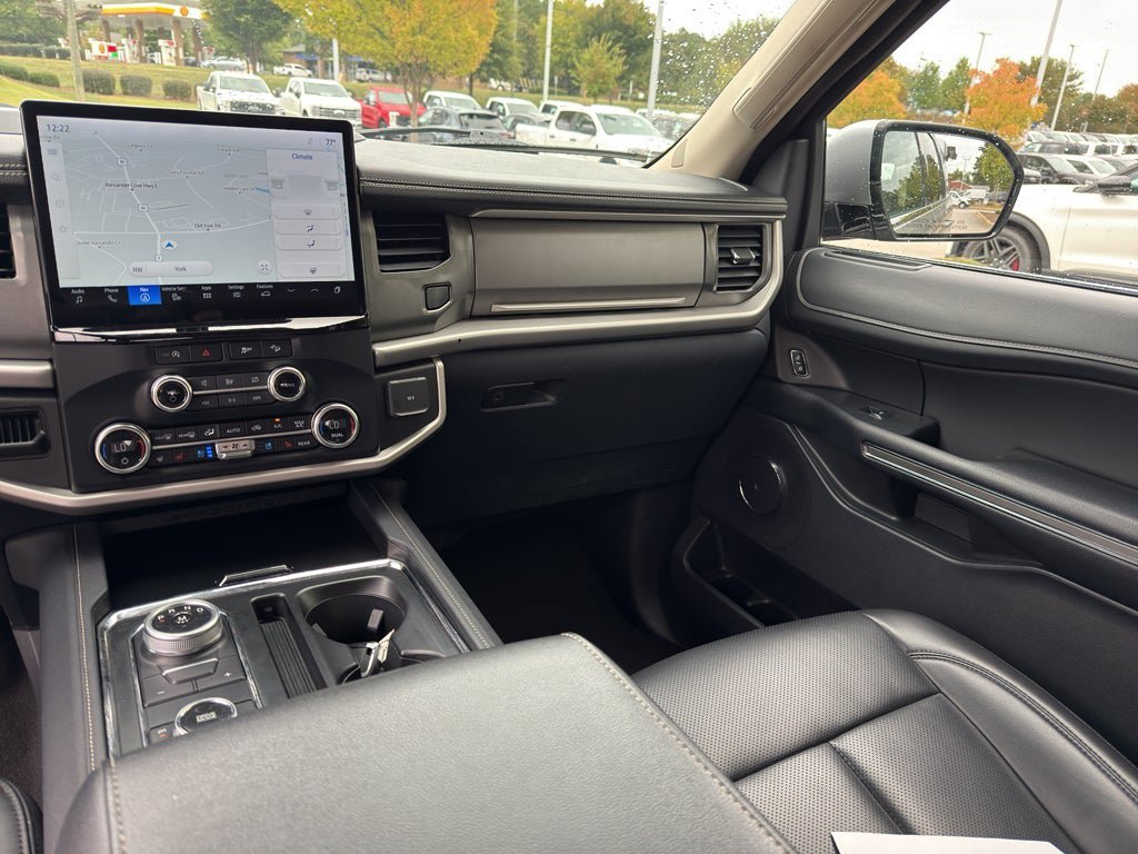 Used 2024 Ford Expedition XLT AWD/4WD image 28