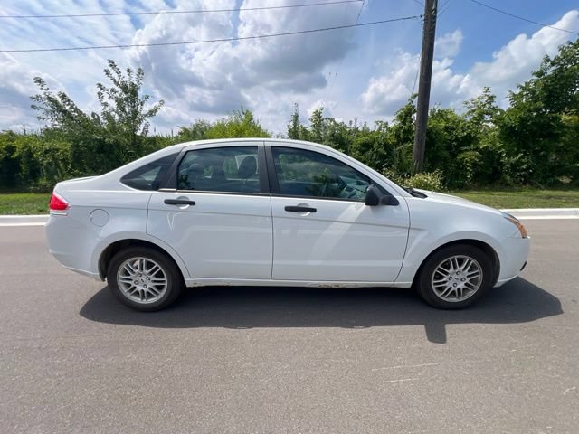 Used 2010 Ford Focus SE FWD image 4