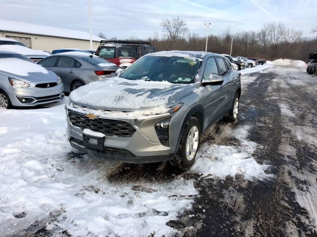 Used 2024 Chevrolet Trax LS w/ LS Convenience Package