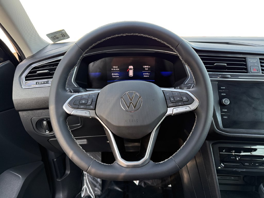 Used 2023 Volkswagen Tiguan SE FWD image 12
