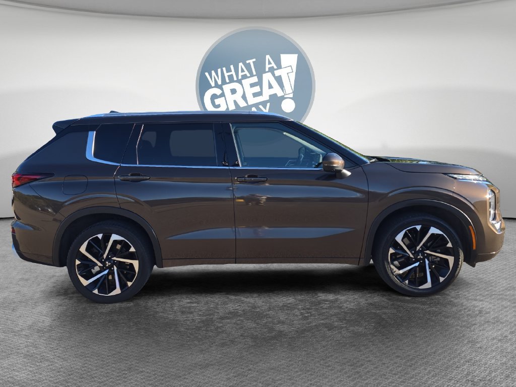 Used 2024 Mitsubishi Outlander SEL AWD/4WD image 2