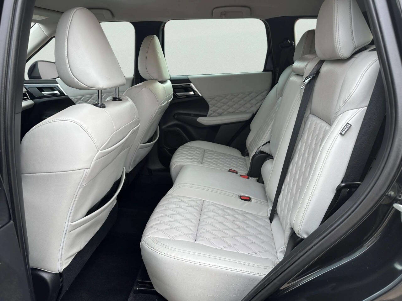 Used 2022 Mitsubishi Outlander SEL image 11