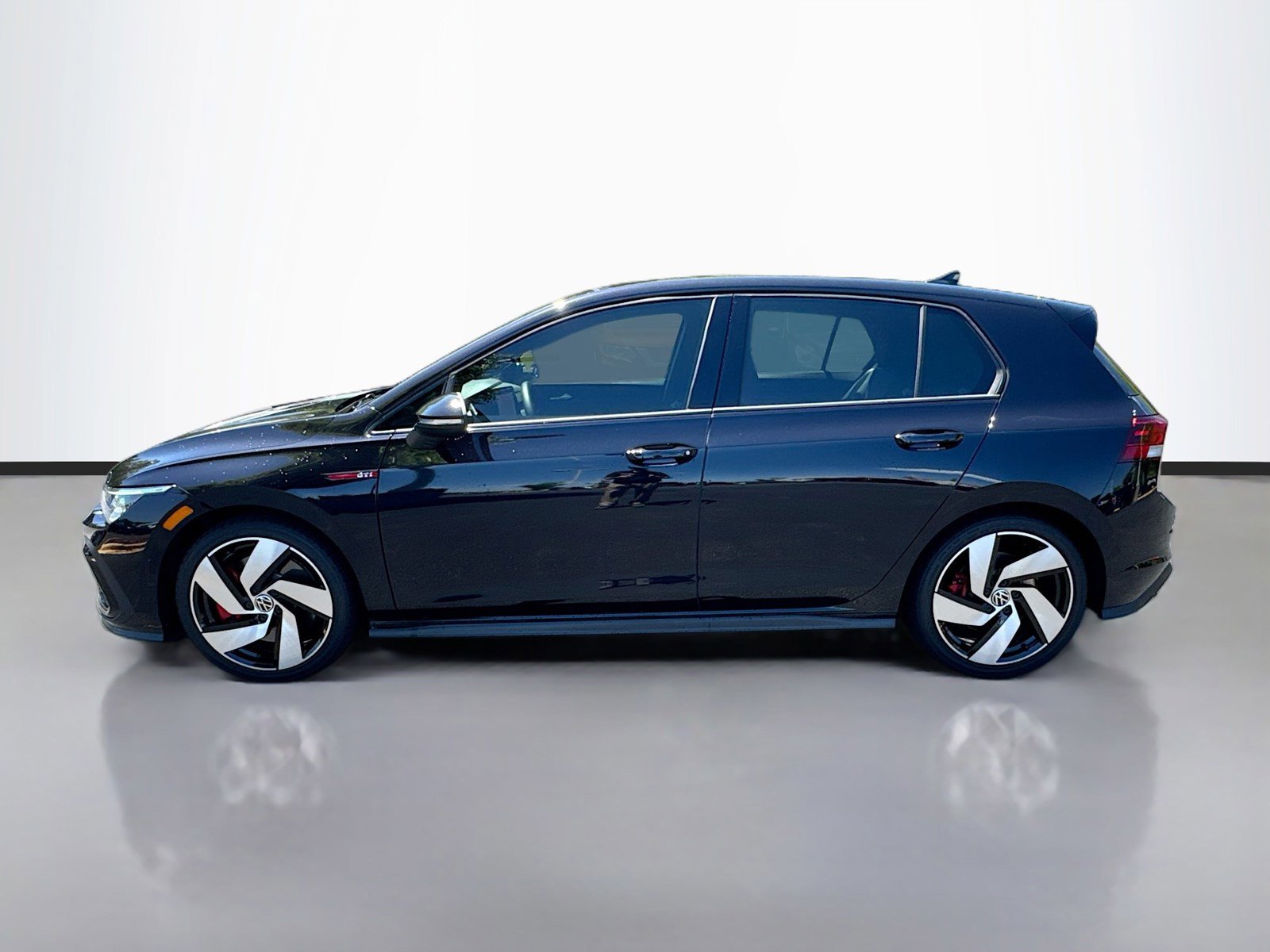 Used 2022 Volkswagen GTI SE FWD image 4