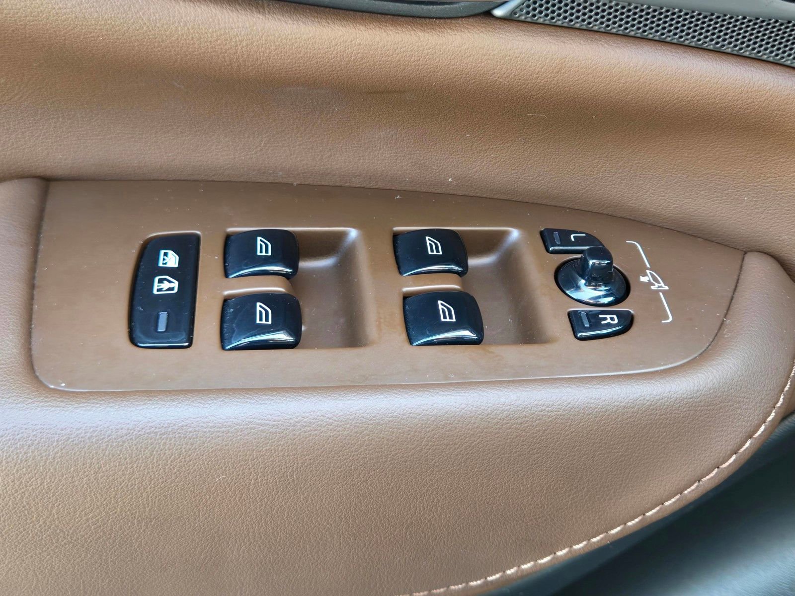 Certified 2024 Volvo XC90 T8 Plus AWD/4WD image 27
