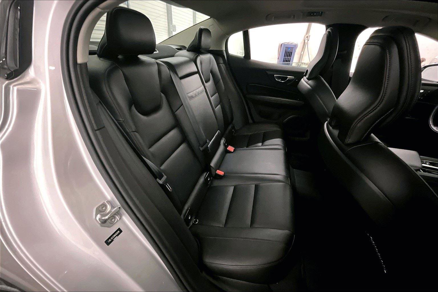 Used 2022 Volvo S60 B5 Momentum w/ Advanced Package image 26