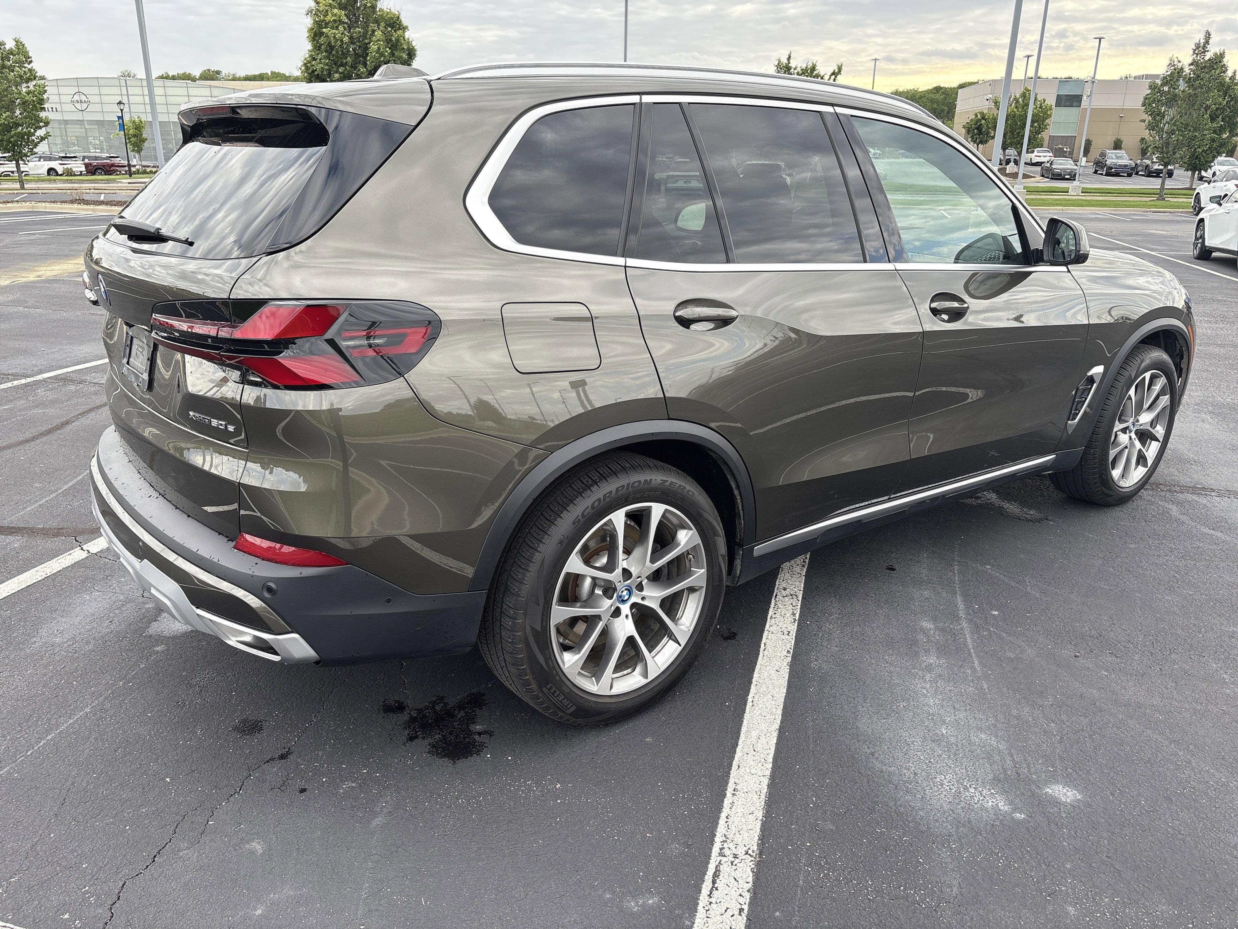 Used 2025 BMW X5 xDrive50e w/ Parking Assistance Package AWD/4WD image 35