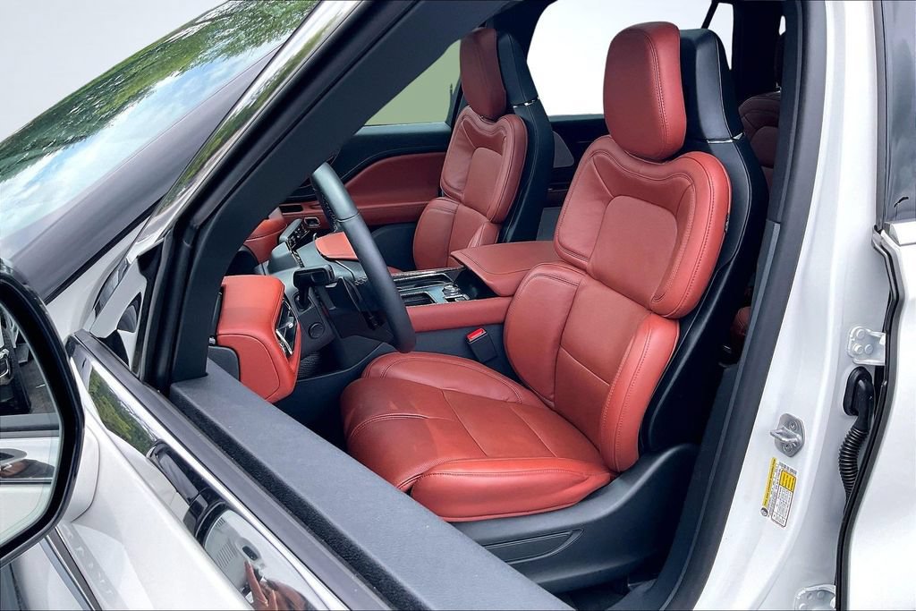 Used 2026 Lincoln Aviator Reserve w/ Luxury Package RWD image 22