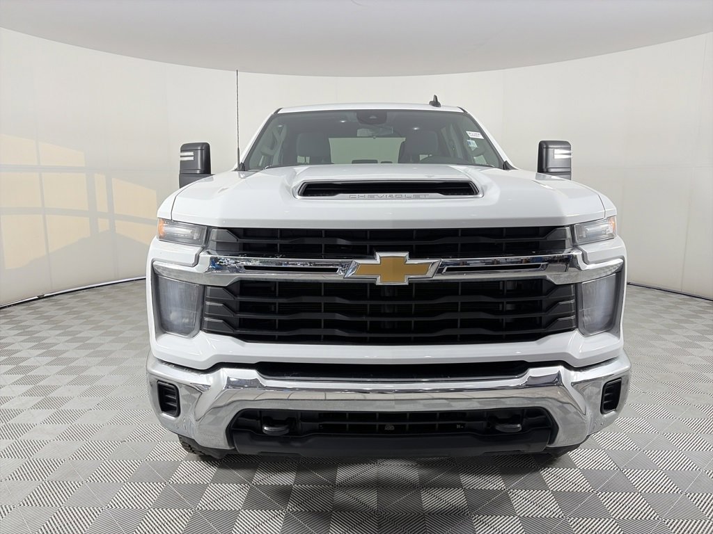 Used 2024 Chevrolet Silverado 3500 LT image 2
