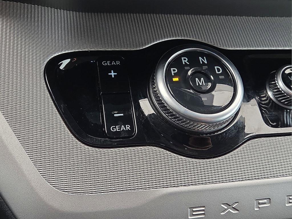 Used 2025 Ford Expedition Active image 27