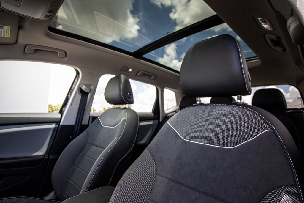 Certified 2023 Volkswagen Taos SE w/ Panoramic Sunroof Package FWD image 47