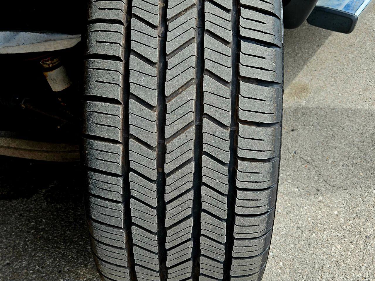 Used 2015 GMC Sierra 1500 SLT w/ SLT Crew Cab Value Package image 34