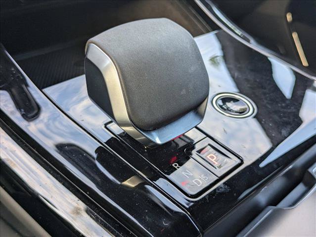Used 2025 Land Rover Range Rover Sport SE AWD/4WD image 9
