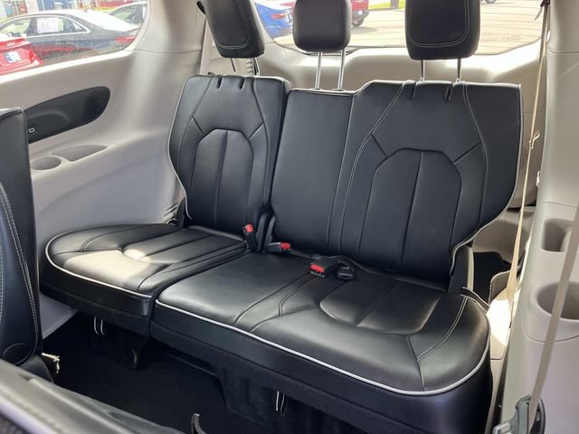 Used 2022 Chrysler Pacifica Limited FWD image 18