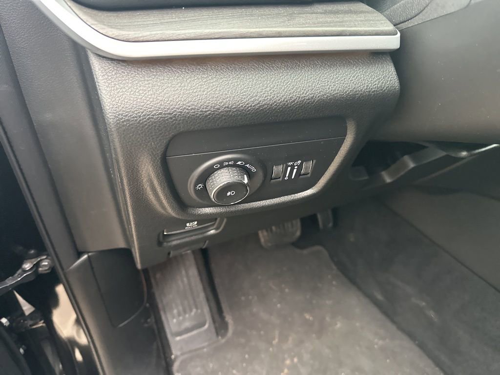 Used 2024 Jeep Grand Cherokee Limited image 20